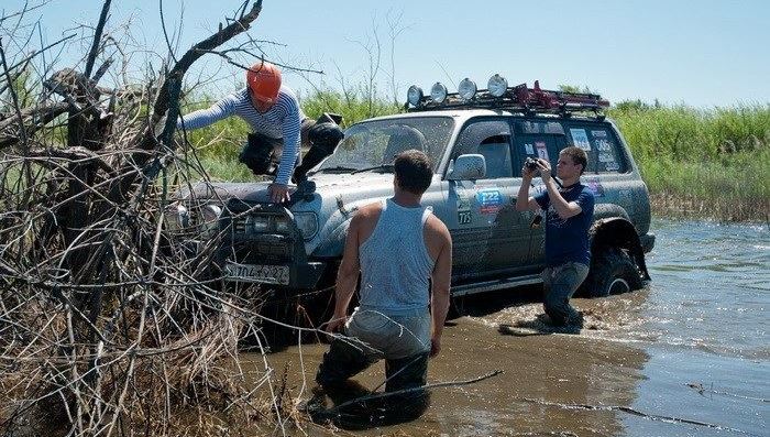 Экипаж Алексея Лысухина берет точку на болоте
